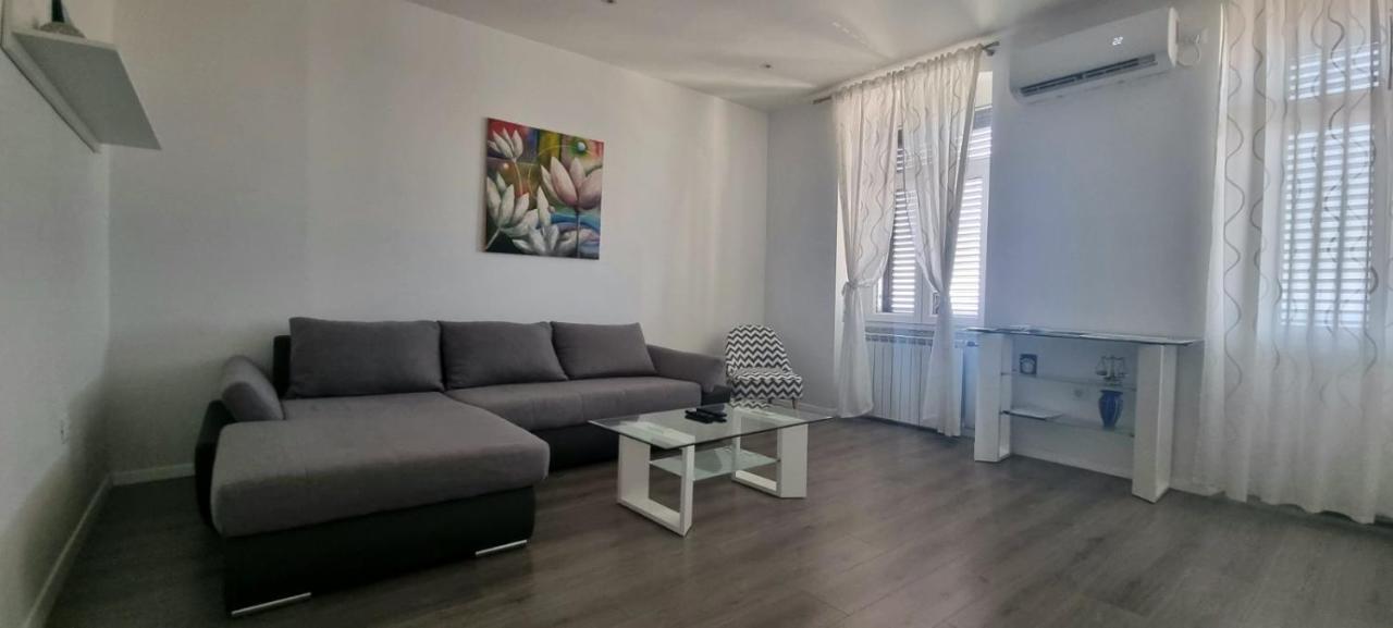 Apartment Lori - Beautiful View Rijeka Exterior photo